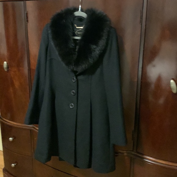 1 Madison Limited Collection coat with removable genuine fox fur collar - Picture 3 of 13